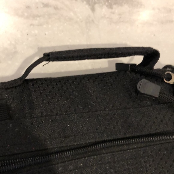 Heys black toilette bag. Lots of zip pockets EUC! - Picture 7 of 7